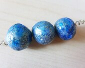 Crackle Baby Trio. Polymer clay artisan beads with gold glitter shards and crackling effect.