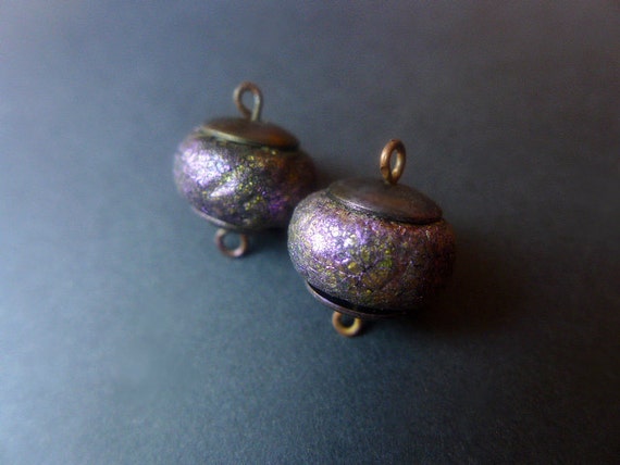 Dark crackle polymer art bead links with gold leaf, lilac iridescence and dark brass caps. Earring pair.