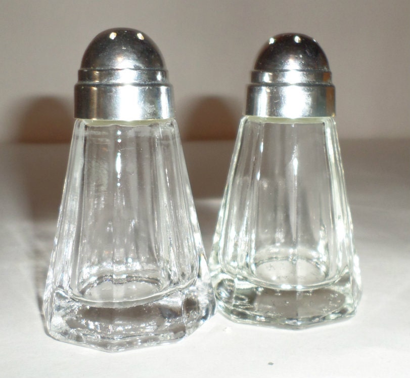 Vintage 80's Salt & Pepper Shakers Clear Glass by carriesattic