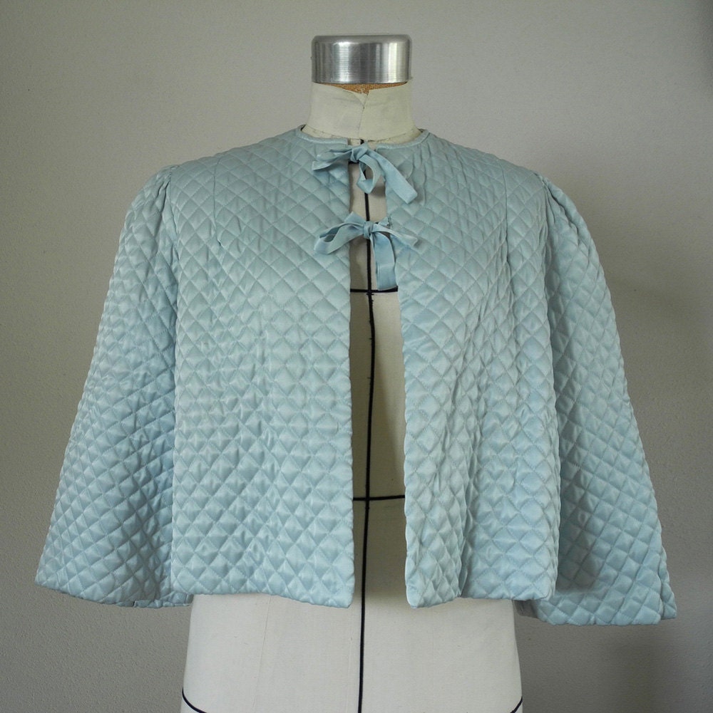 Vintage 1950s quilted bed jacket light blue tie front wide