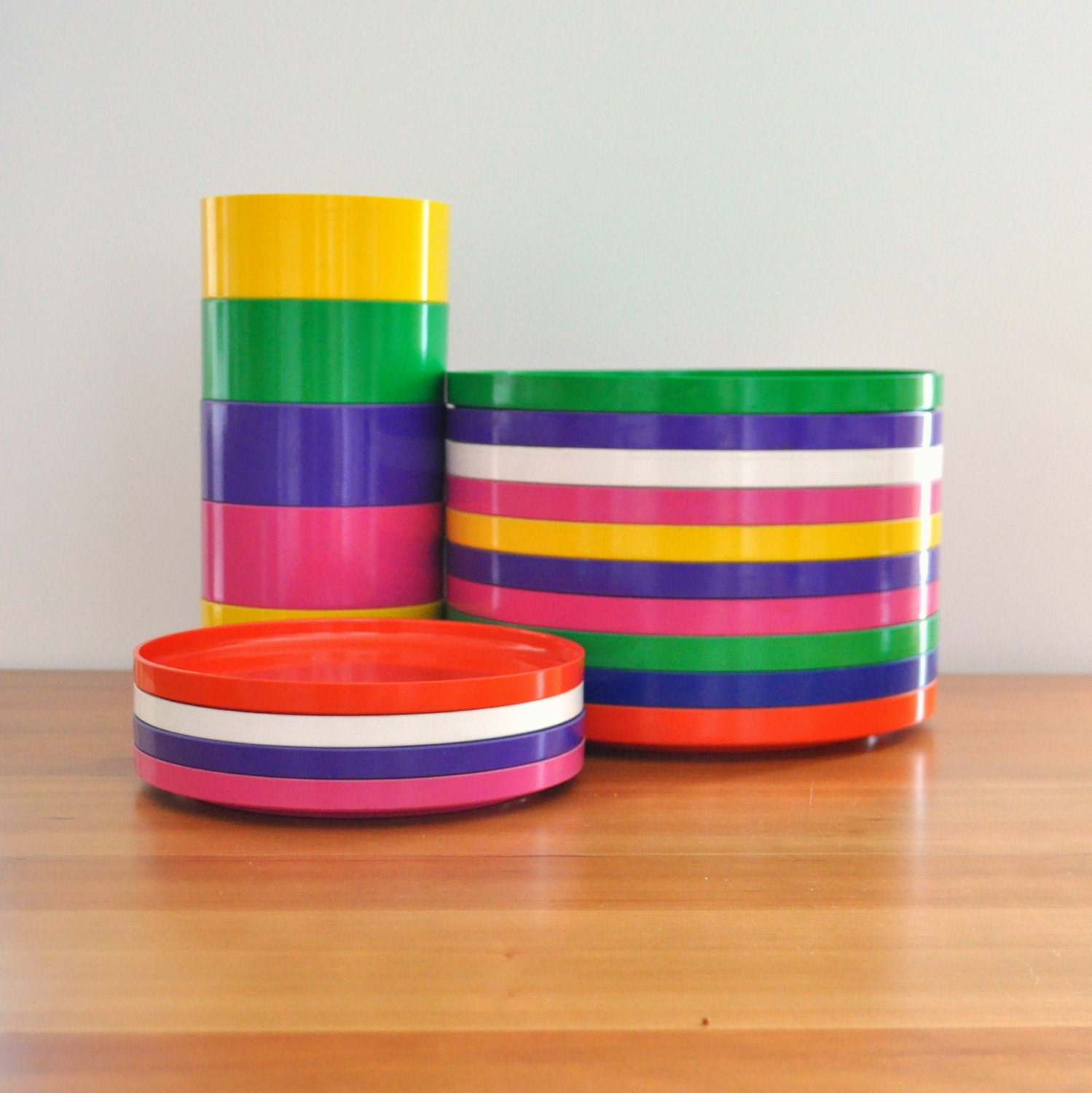 heller plastic dinnerware set of 19 pieces