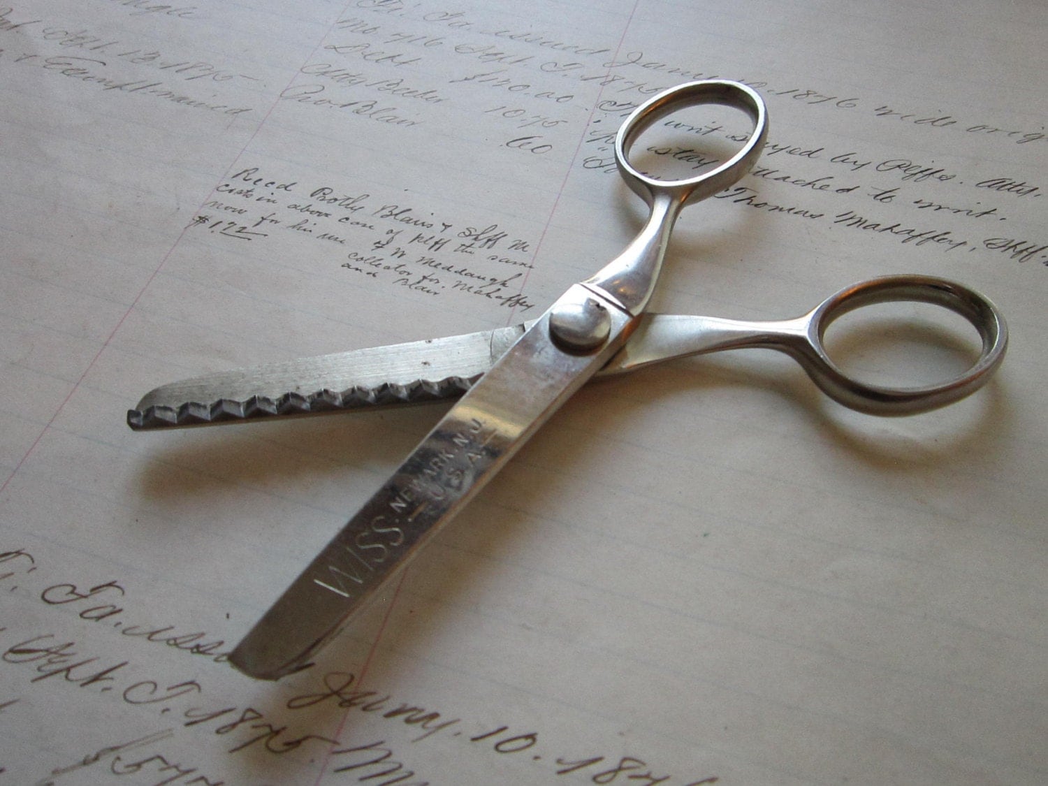 small vintage WISS pinking shears children's pinking