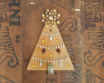 original handmade ornament with vintage brooch by Elizabeth Rosen