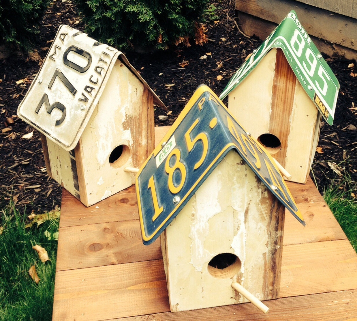 License plate birdhouse built from reclaimed wood and by pear44