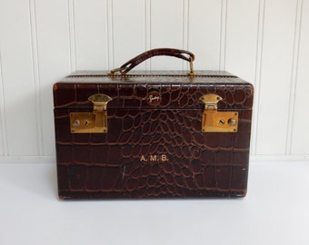 Popular items for vintage train case on Etsy