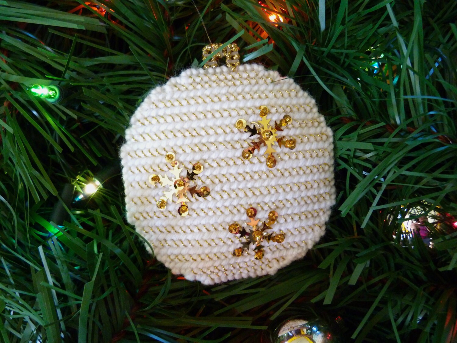 Plastic Canvas Christmas Ornament Ball Round Handmade Holiday Home Decoration Original White Snowflake Needlecraft Traditional Ornament