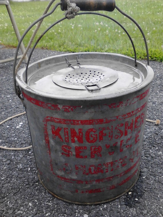 Oldfashioned Galvanized Floating Minnow Bucket