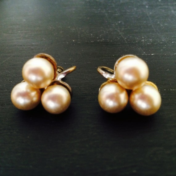 SALE Vintage 1950s Screw Back Pearl Earrings