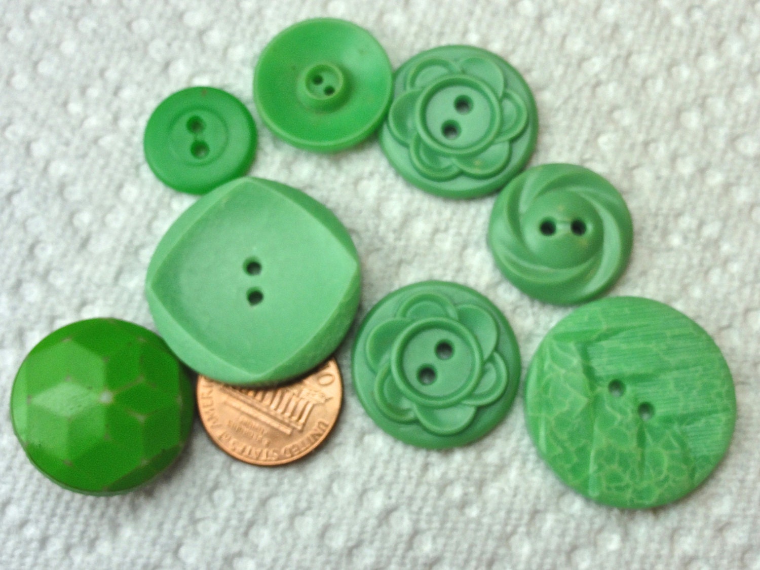 Vintage Green Buttons from 1930's 8 buttons range in