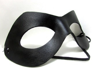 Superhero Mask / Robin Mask / Leather Mask / Handmade / Cosplay Mask / Super Hero / Black Mask/ Robin Cosplay/ Costume Mask/ Adjustable Cord