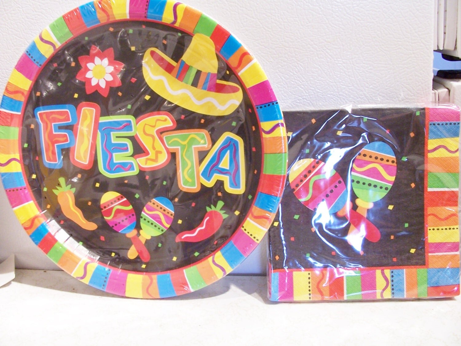 Set of Fiesta/Mexican themed party paper plates and napkins
