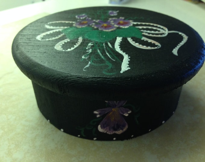 Round Box with Lid Painted in Acrylics. Violet Bouquet with Ribbons.