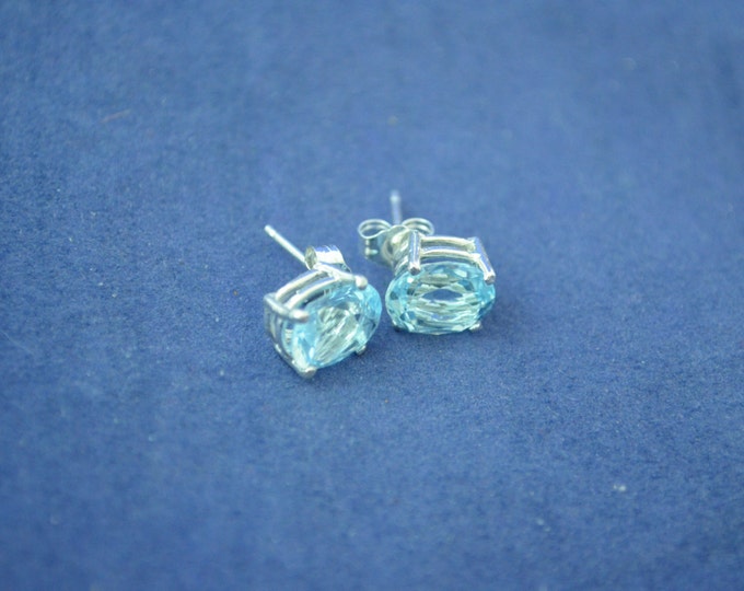 Swiss Topaz Studs, 9x7mm Oval, Natural, Set in Sterling Silver E574