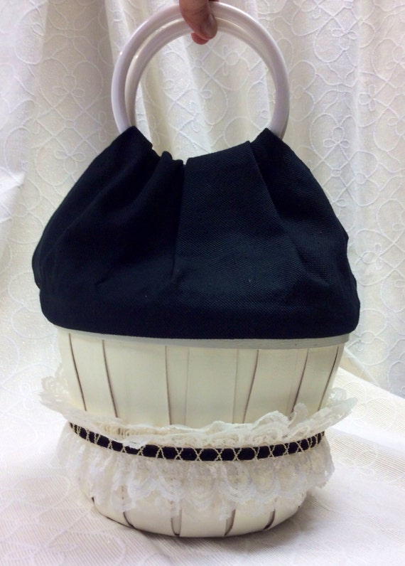 East Texas Handbag Company Peach Basket Purse. Black and