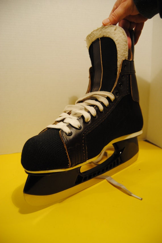 Vintage 1976 CCM Mustang Hockey Skates size 11