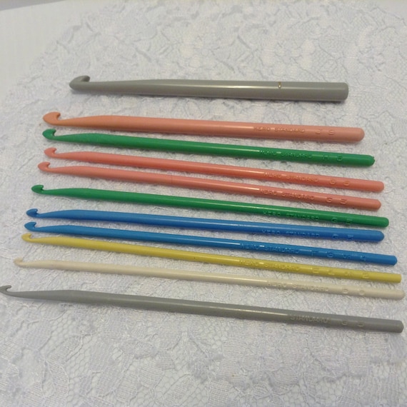 Hero Standard Plastic Crochet Hook Vintage by DiVintageBlessings