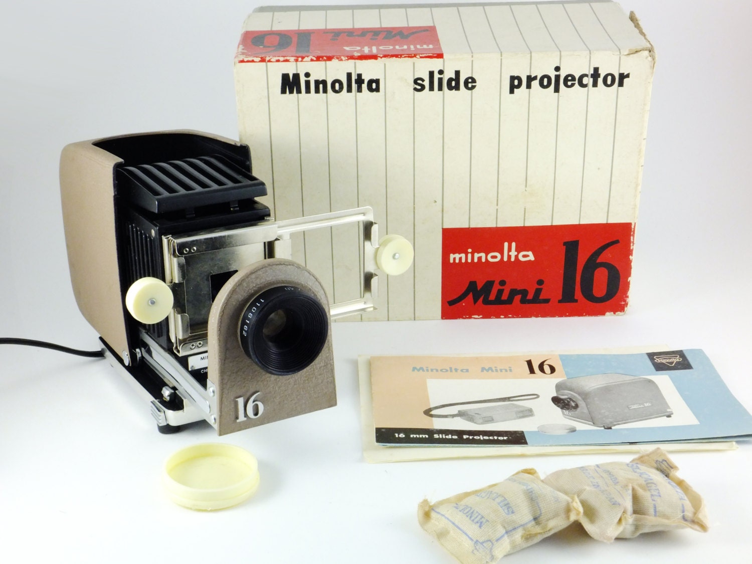 Minolta Slide Pojector Minolta Mini 16 Projector by ContesDeFees