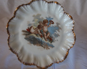 Beautiful Antique Scalloped Edge Cherub Plate with gold accents 8 3/8"