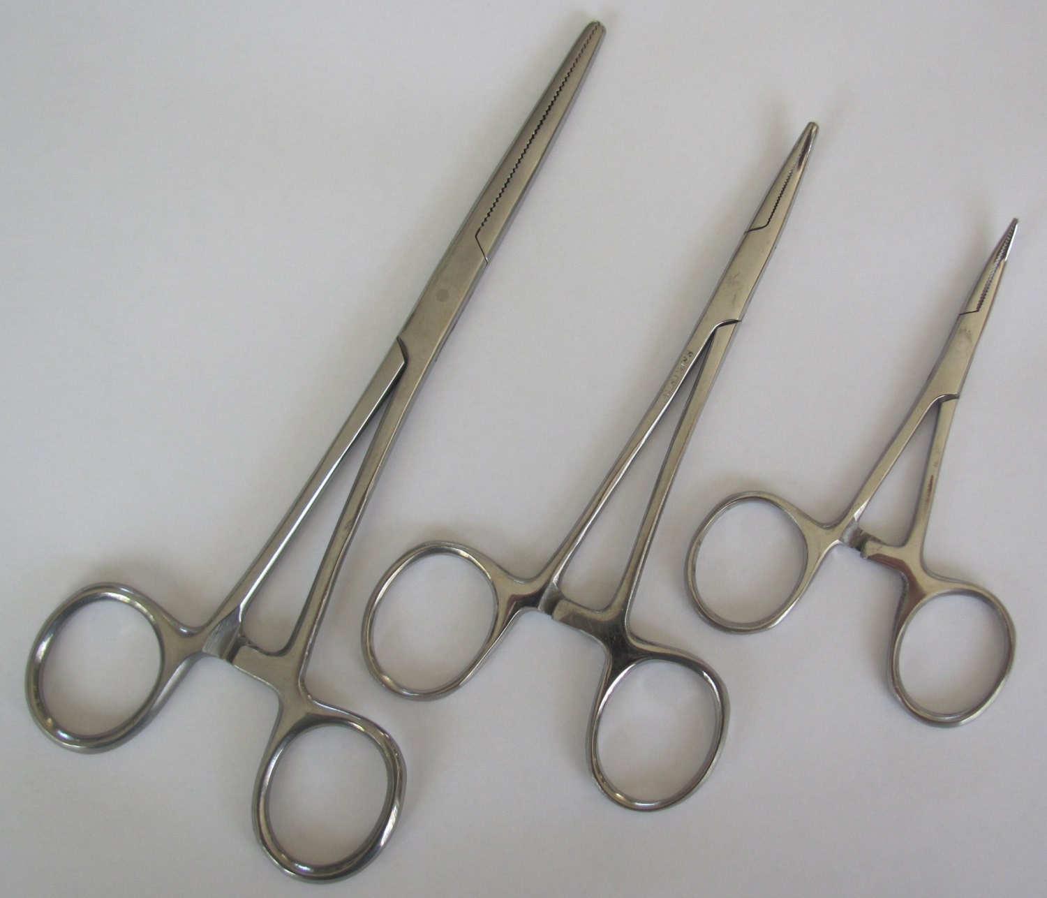Hemostats A MIXED set of 3 One Curved 31/2 one