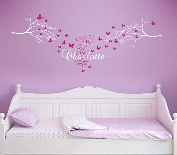 Initiale name und baum wandtattoo schmetterling von polkadotwalls