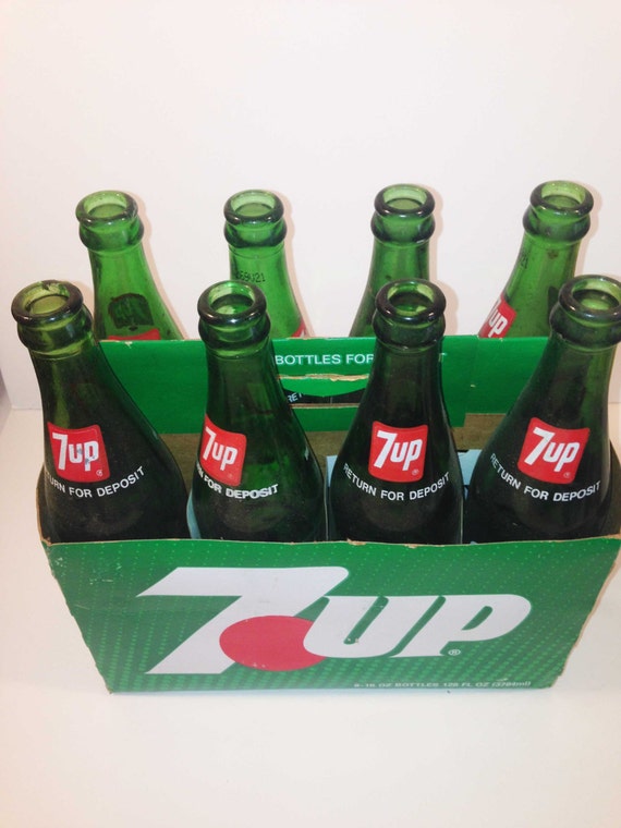 1970's 8 pack of 7UP 16oz bottles in case