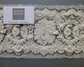 Embroidered French lace in the Vintagelook by Riechers Marescot