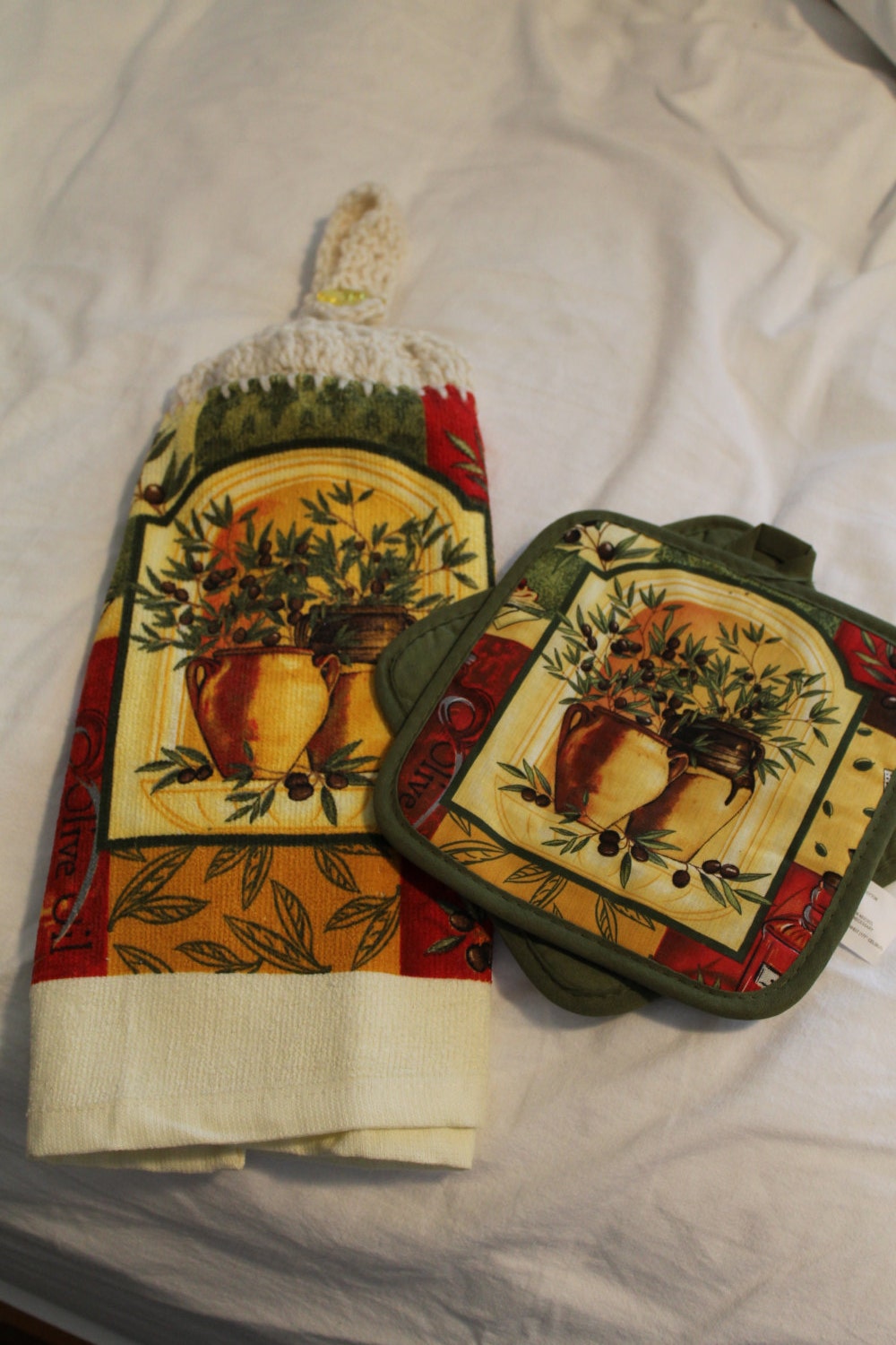 Cotton/Polyester hand towel with pot holders by InTheTundra