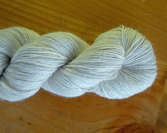 Undyed White Superfine Alpaca 4 Ply Yarn - 1kg (10x100g hanks)
