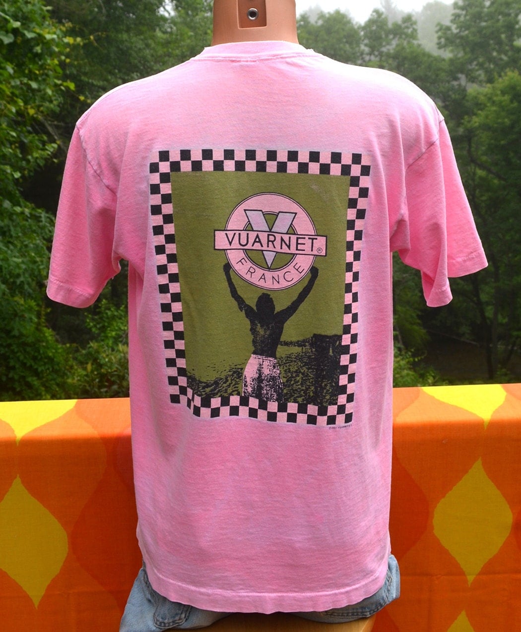 ringer vintage logo t-shirt vintage neon surf pink ski france VUARNET tee 80s t shirt