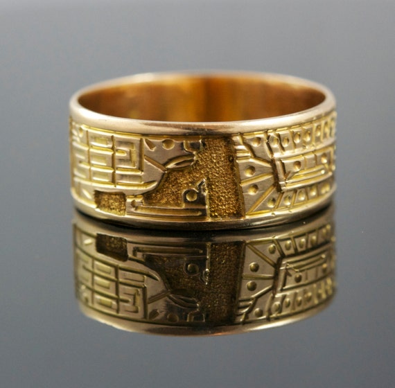 Antique 14k Gold Cigar Band Ring With Aztec Motif. Circa