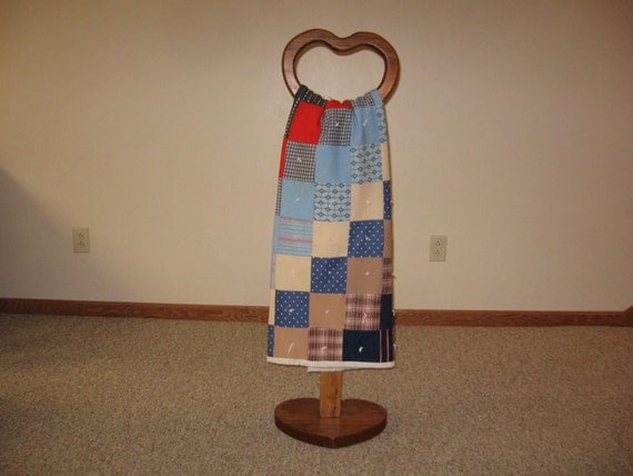 Quilt Display Heart Shaped Stand