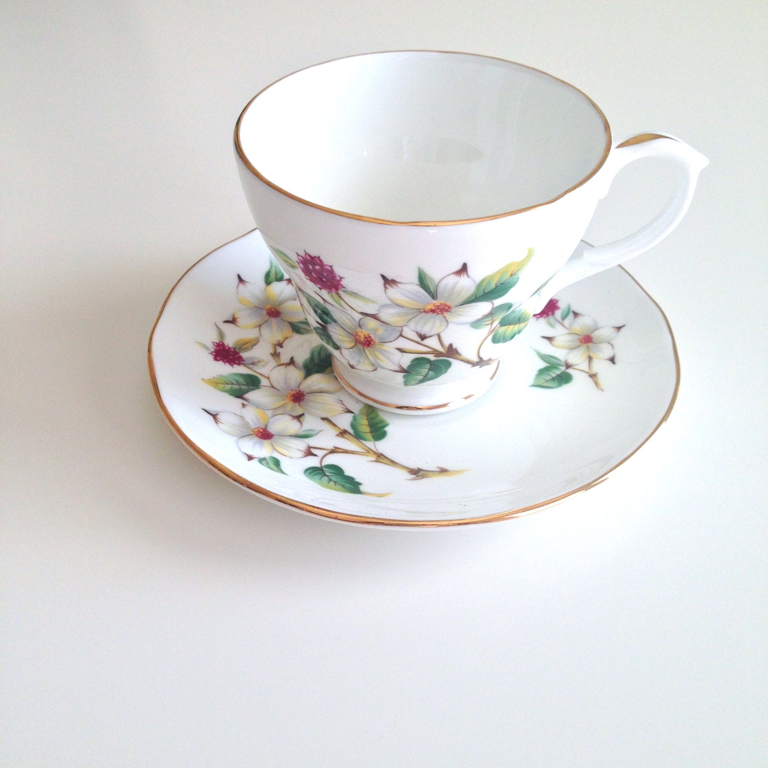 vintage-duchess-bone-china-england-teacup-saucer-dogwood-with-sweet