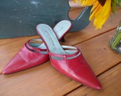 Sigerson Morrison Red Leather Mules - Size 8 Medium - Made in Italy - Vintage 1990's - Excellent Condition - Clean Sigerson Morrison Red Leather Mules - Size 8 Medium - Made in Italy - Vintage 1990's - Excellent Condition - Clean