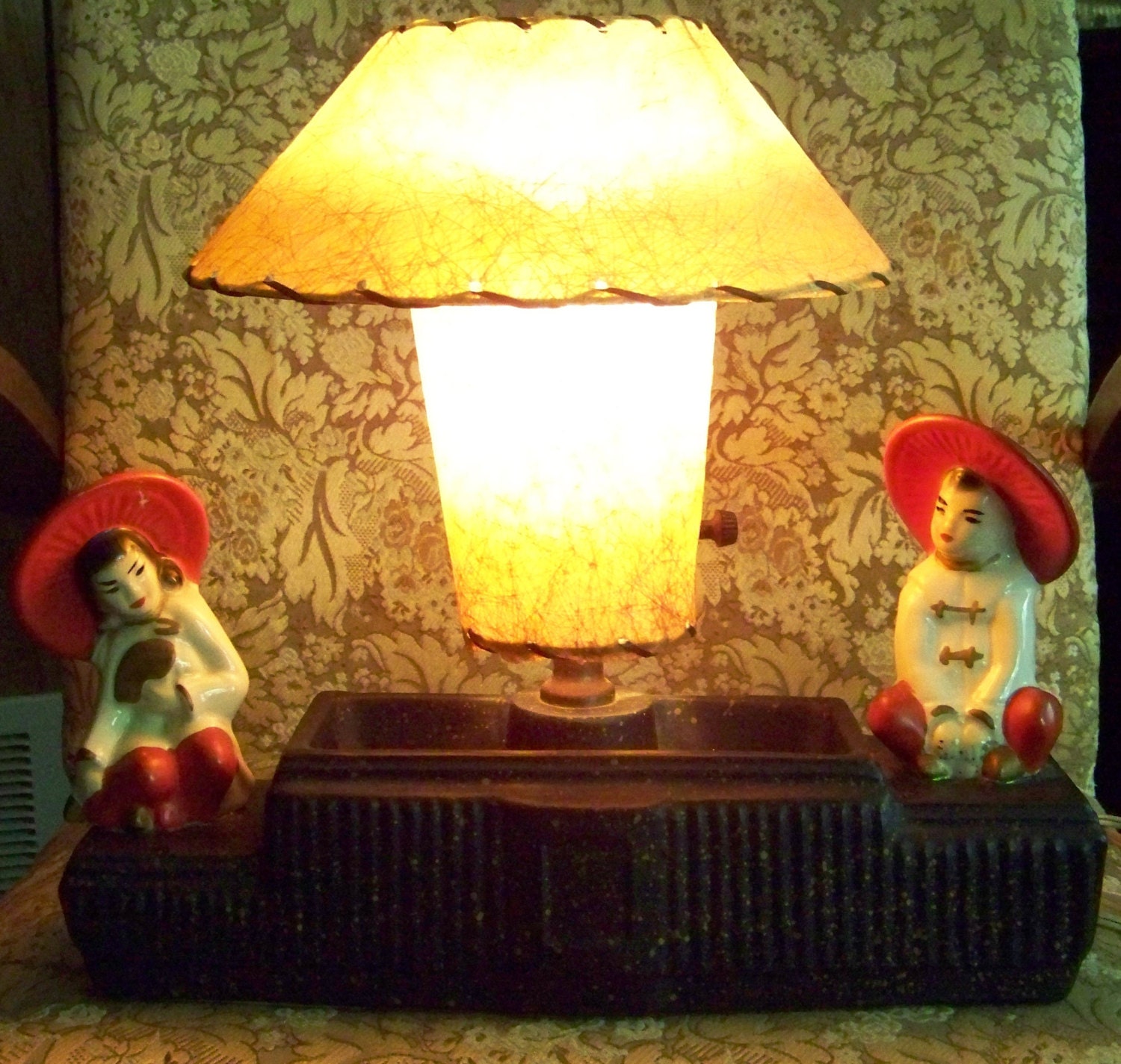 Vintage Asian Oriental TV Lamp 2 Figures Fiberglass Shades