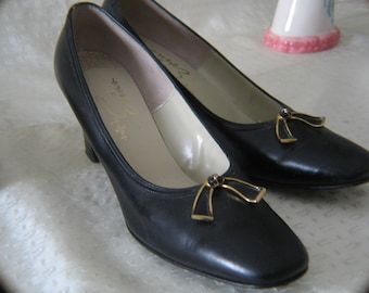 Vintage Black Leather Pumps with Bows - Size 7A