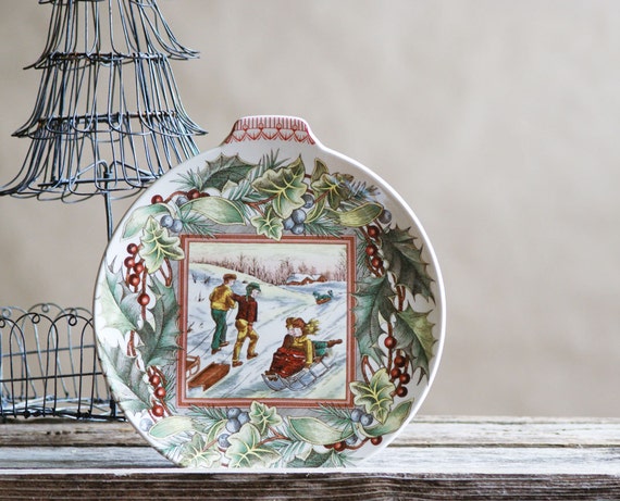 Plate, in  Christmas Spode Victorian spode 1982, Sledding  Issued  Scene, runner Table christmas table