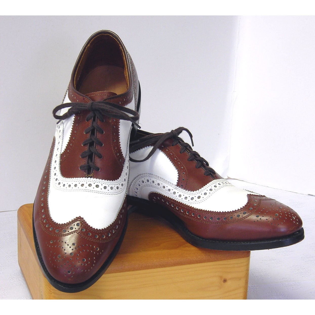 Vintage 2-Tone Allen Edmonds Broadstreet Saddle Wing Tip Shoes