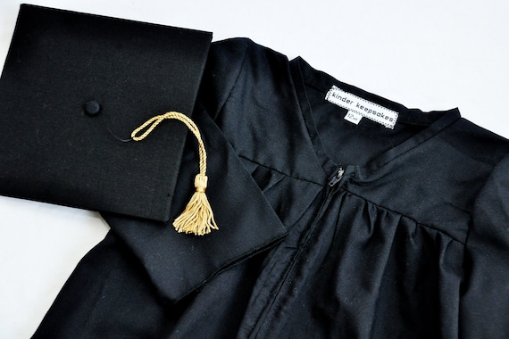 4t cap and gown