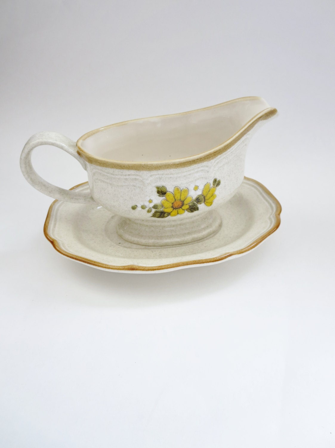 Mikasa Gravy Boat with under plate Sunny Side Garden Club