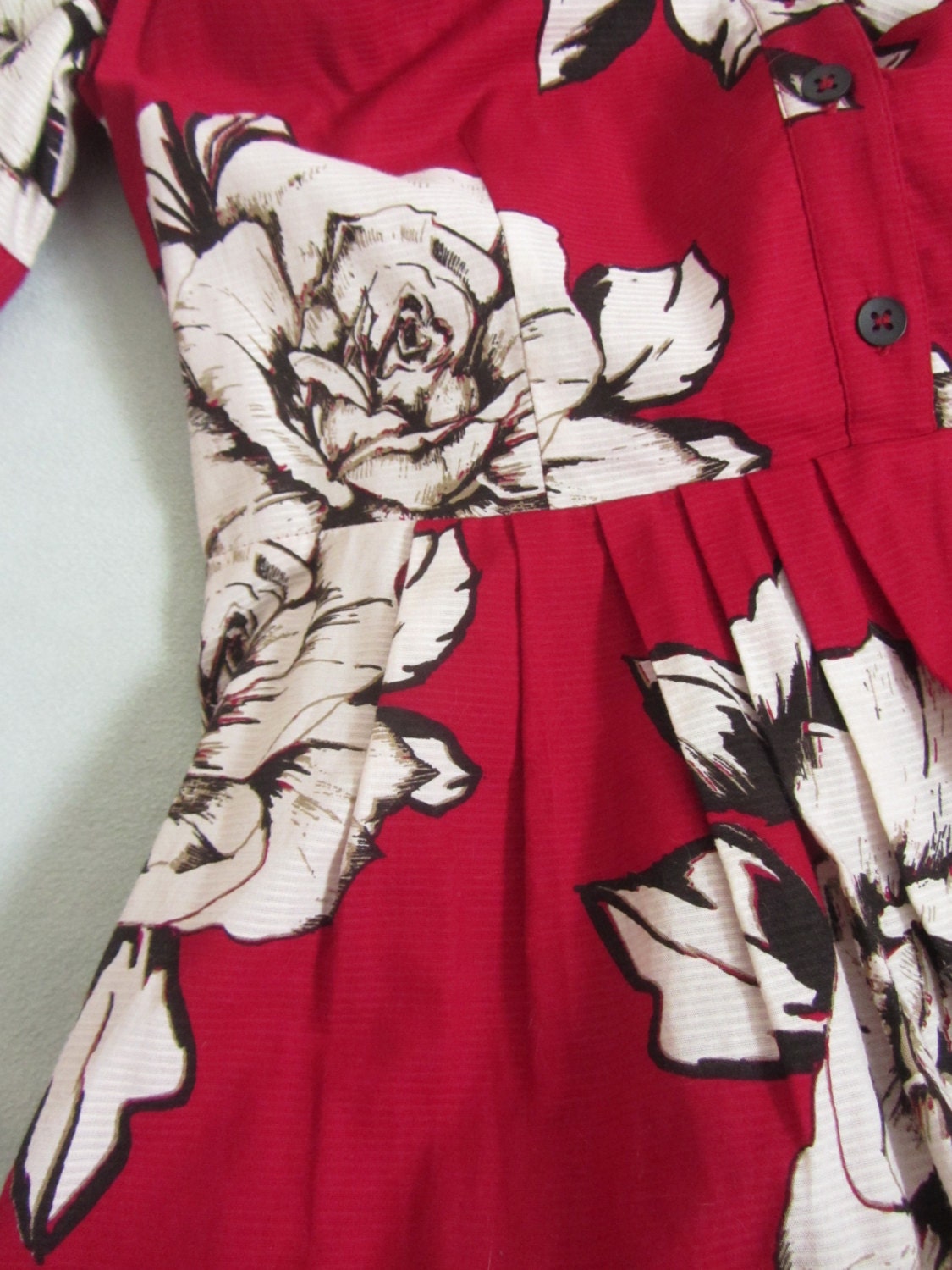 valentine rockabilly style shirtwaist . red floral print dress