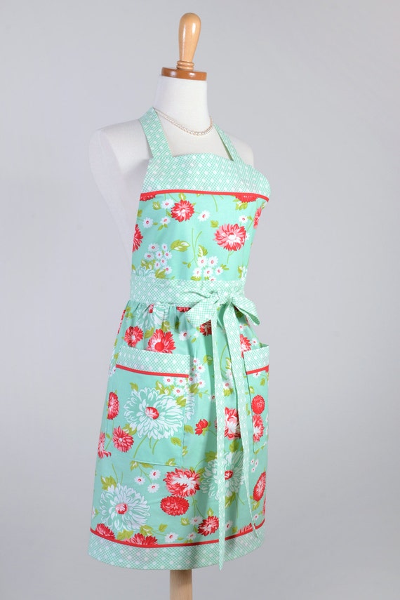 Full Bib Womens Apron . Vintage Style Retro Womans Kitchen