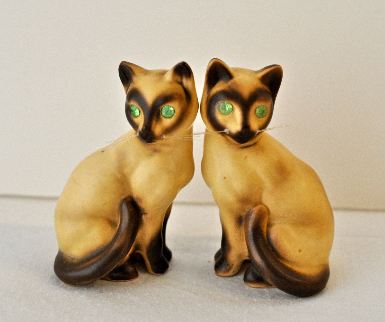 Vintage Siamese Cat Salt And Pepper Shakers Green Rhinestone