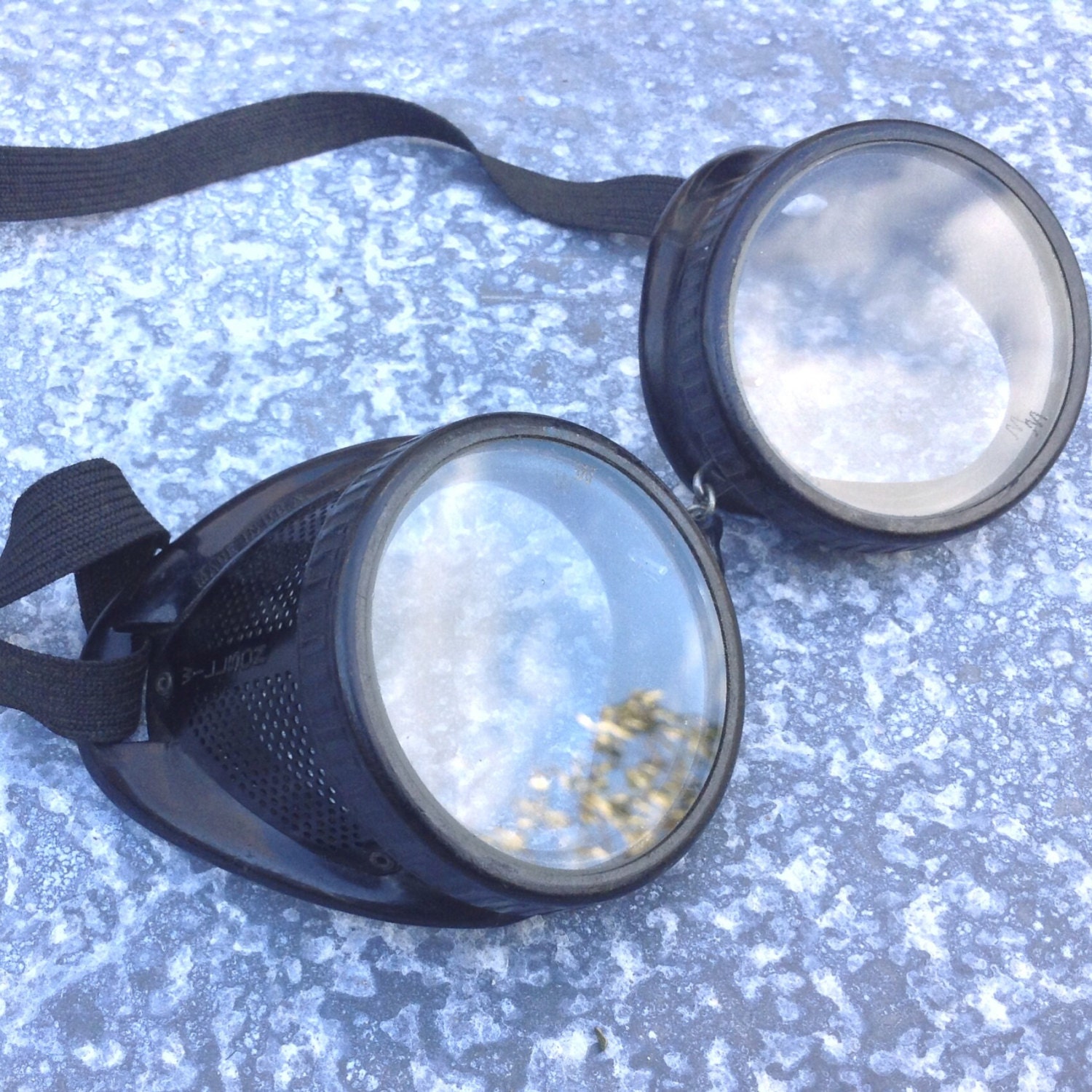 Steampunk Goggles / Industrial Goggles / by assemblage333 on Etsy