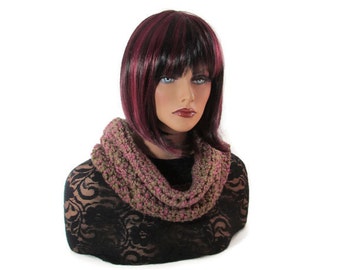 Rose Neckwarmer, Oversize Cowl, Infinity, Pink and Green, Scarf, Dusty Rose Scarf, Rose, Pink, Green, Sage Green, Epais, Snood, Chunky