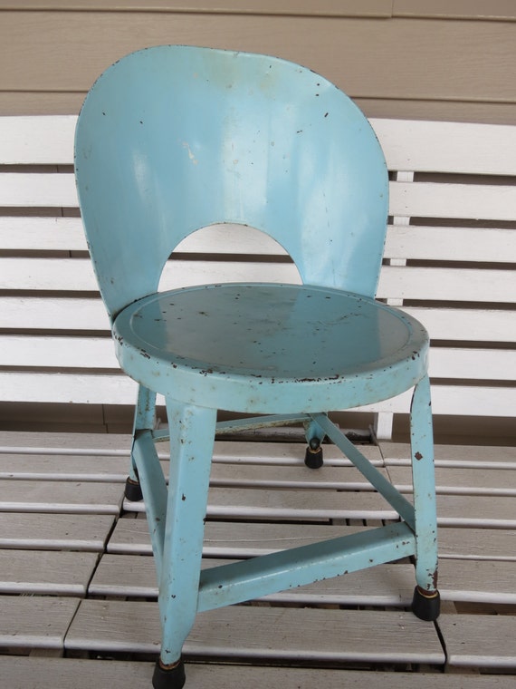 Vintage Metal Childs Chair.