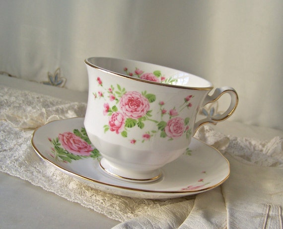 Roses Teacup Made and teacup in uk Teacup vintage England  1974 and  saucer Pink Avon Saucer Vintage