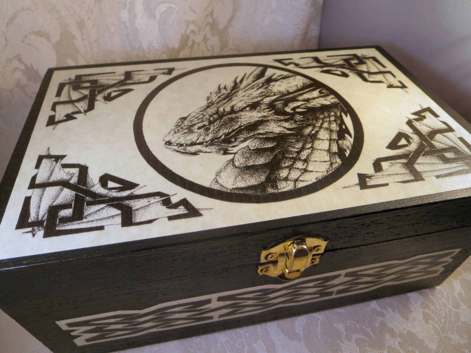 dragon toy box