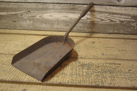 Ã l'ancienne antique pelle de charbon fonte par theoldtimejunkshop Cheminée décor Vieille