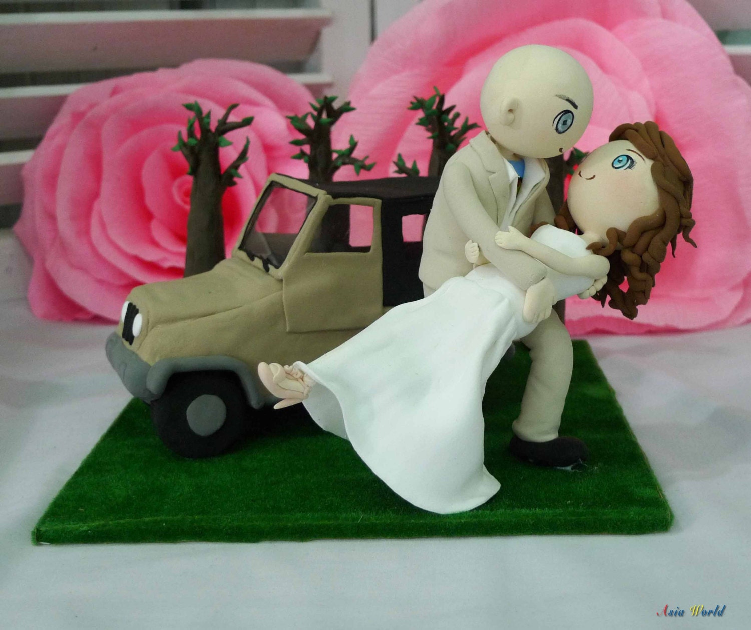 Wedding Cake topper the Jeep and wedding clay couple in the