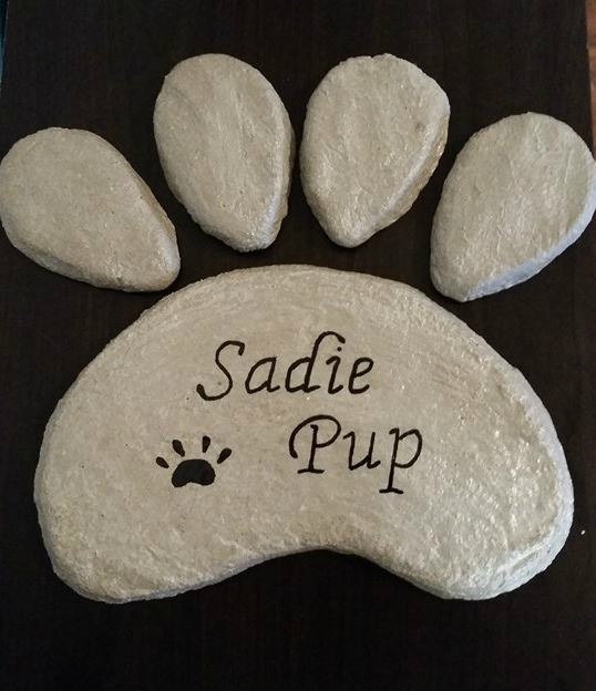 Paw Print Marker Pet Memorial Stepping Stone by DeerwoodCreekGifts